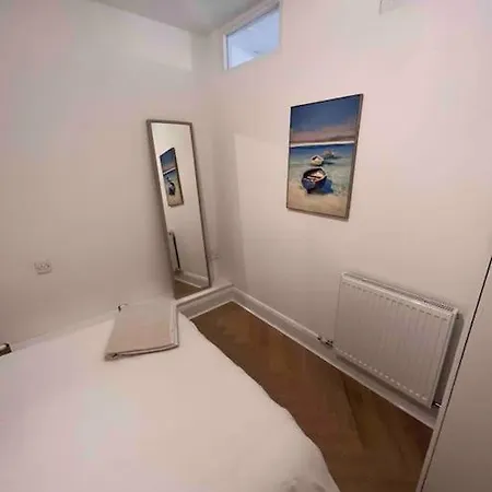 Apartment Beside The Sea Robswall